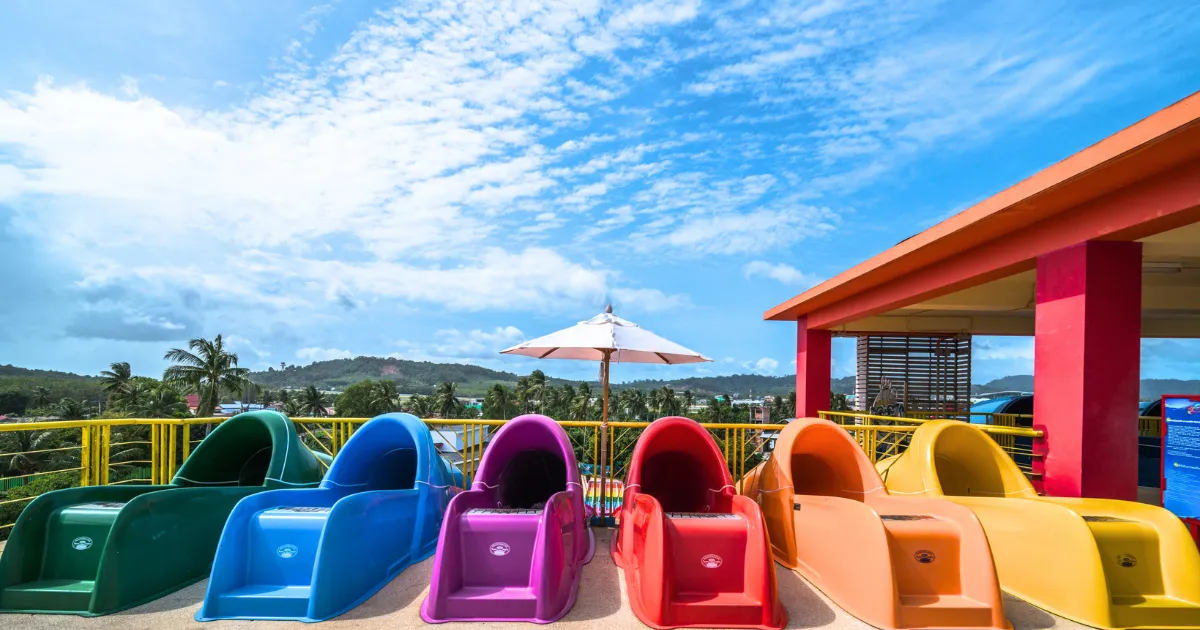 สไลเดอร์สุดตื่นเต้นที่สวนน้ำสแปลช จังเกิ้ล